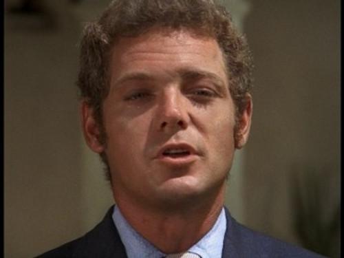 Hawaii Five-O Season 4 Episode 20 - Cloth Of Gold