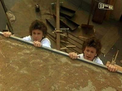 Scarecrow and Mrs. King Season 2 Episode 17 - Odds on a Dead Pigeon