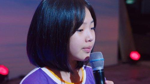 Background image for The moment your gaze goes beyond friendship