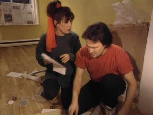 Un gars, une fille Season 2 Episode 20 - Dans le métro - La rénovation 1 - À l'hôtel 1