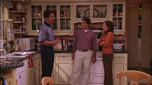 Everybody Loves Raymond Season 8 Episode 5 - The Contractor