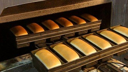 How It's Made Season 1 Episode 1 - Aluminum Foil, Snowboards, Contact Lenses, Bread