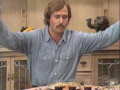 All in the Family Season 5 Episode 10 - The Longest Kiss