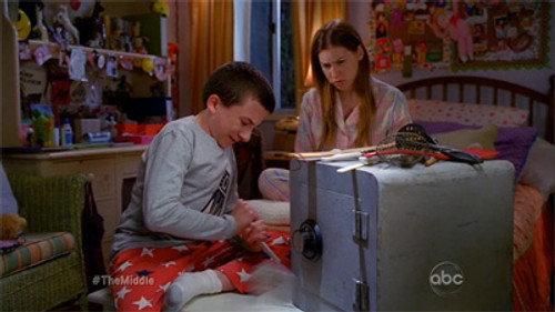 The Middle Season 4 Episode 7 - The Safe