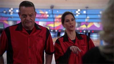 The Neighbors Season 2 Episode 20 - Close Encounters of the Bird Kind