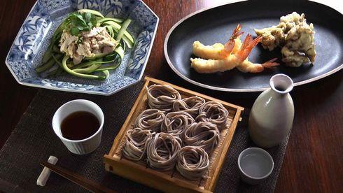 Background image for Rika's TOKYO CUISINE: Zaru-soba (Cold Soba Noodles with Dipping Sauce)