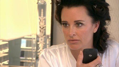 The Real Housewives of Beverly Hills Season 2 Episode 16 - Uninvited