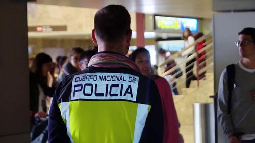 To Catch a Smuggler Season 4 Episode 5 - A Policeman in Distress