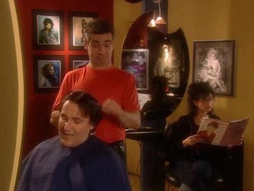 Un gars, une fille Season 6 Episode 19 - Chez le coiffeur 2 - Le judo - L'ex-femme de Guy