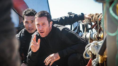 Hawaii Five-0 Season 6 Episode 18 - Kanaka Hahai (The Hunter)