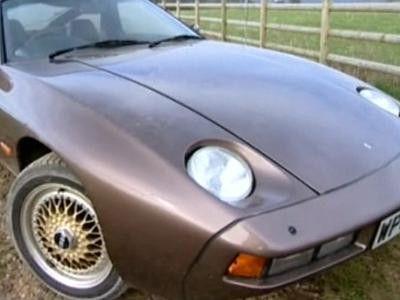 Wheeler Dealers Season 3 Episode 11 - Porsche 928 (Part 1)