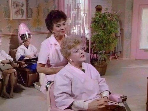 Murder, She Wrote Season 4 Episode 7 - If It's Thursday, It Must Be Beverly