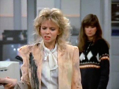Murphy Brown Season 1 Episode 2 - Devil With a Blue Dress On