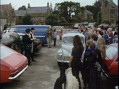 To the Manor Born Season 3 Episode 4 - Birds Vs Bees