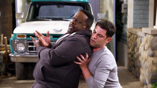 The Neighborhood Season 1 Episode 3 - Welcome to the Spare Key
