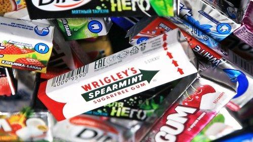 The Food That Built America Season 2 Episode 15 - Gum Slingers