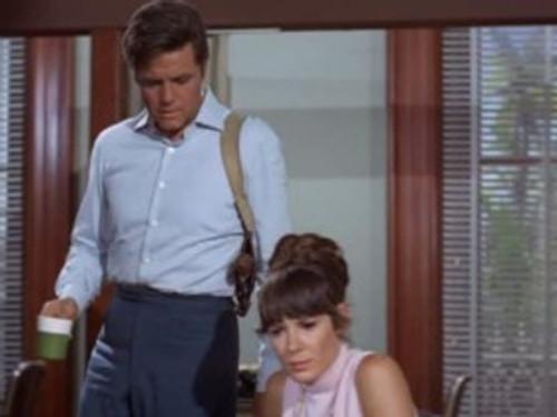 Hawaii Five-O Season 2 Episode 3 - Forty Feet High And It Kills!