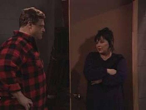 Roseanne Season 6 Episode 16 - Everyone Comes To Jackie's