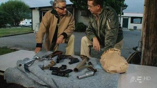 Storage Wars Season 1 Episode 6 - All Guns to Port