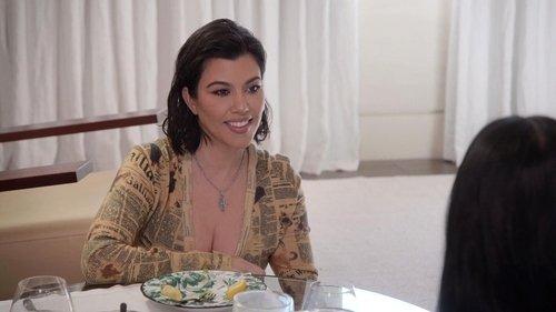 The Kardashians Season 1 Episode 9 - Bucket List Goals