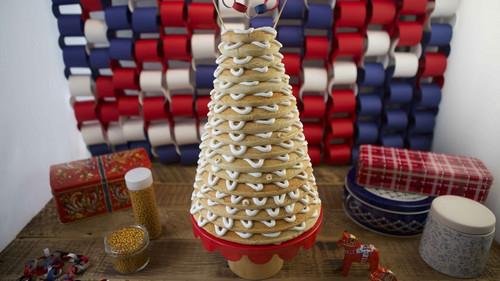 Girl Meets Farm Season 7 Episode 1 - Norwegian Celebration