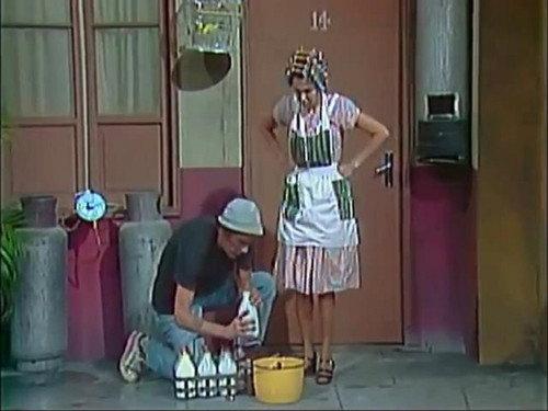 El Chavo del Ocho Season 4 Episode 3 - Cubriendo al Repartidor