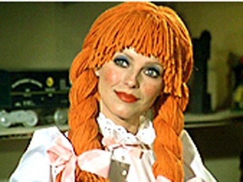 Charlie's Angels Season 2 Episode 22 - Mother Goose is Running For His Life