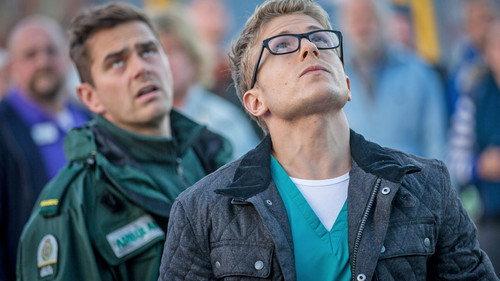 Casualty Season 30 Episode 22 - Step Right Up