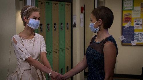 Alexa & Katie Season 1 Episode 13 - Winter Formal (2)