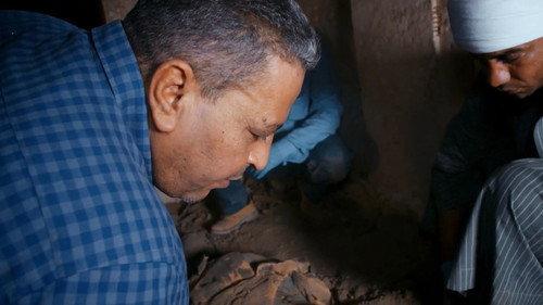 Lost Treasures of Egypt Season 3 Episode 6 - Pyramid Tomb Raiders