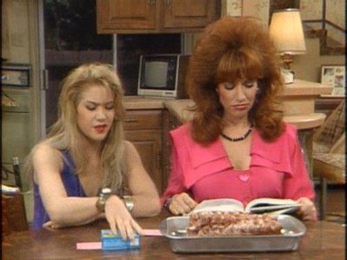 Married... with Children Season 4 Episode 20 - Peggy Made a Little Lamb