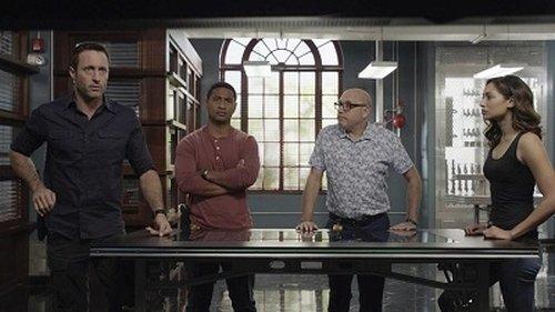 Background image for Pupuhi ka heʻe o kai uli (The Octopus of the Deep Spews Its Ink)