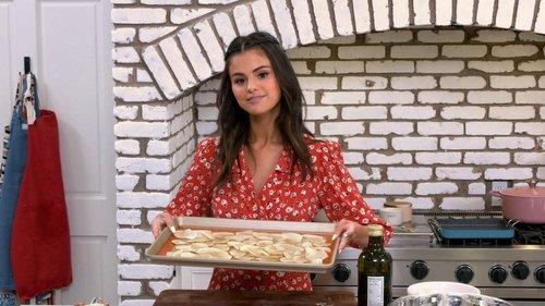 Selena + Chef Season 2 Episode 1 - Selena + Curtis Stone