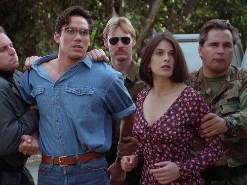 Lois & Clark: The New Adventures of Superman Season 1 Episode 8 - The Green, Green Glow of Home