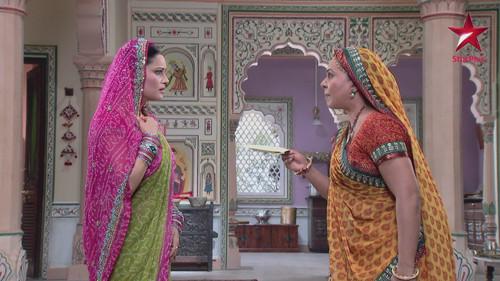 Diya Aur Baati Hum Season 1 Episode 4 - Bhabho is shocked to see the card