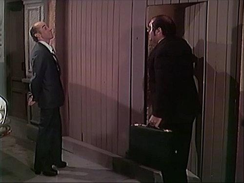 El Chavo del Ocho Season 4 Episode 23 - La Venta de la Vecindad - parte 1
