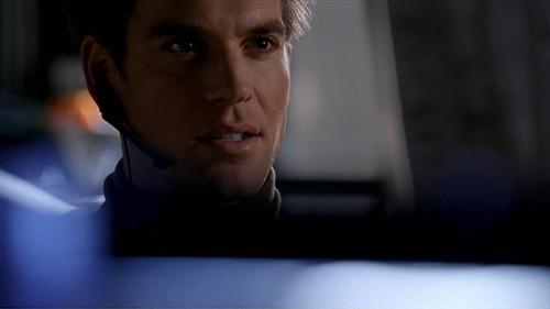 Dark Angel Season 2 Episode 19 - She Ain't Heavy