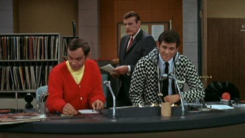 Good Morning World Season 1 Episode 1 - Knits to You, Sir