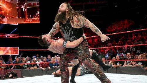 Raw Season 25 Episode 18 - May 1, 2017 (Sacramento, CA)