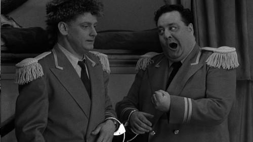 The Honeymooners Season 1 Episode 33 - Unconventional Behavior