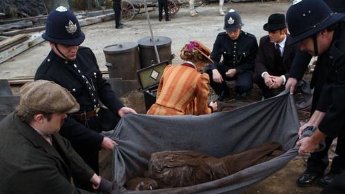 Murdoch Mysteries Season 3 Episode 9 - Love and Human Remains