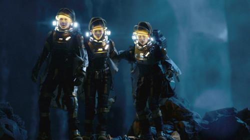 Lost in Space Season 3 Episode 1 - Three Little Birds