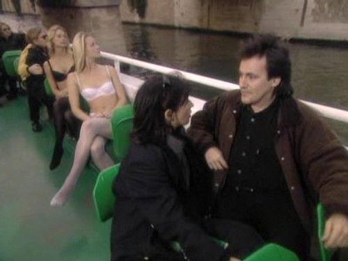 Un gars, une fille Season 4 Episode 6 - À Paris