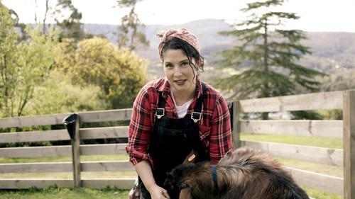 A Girl's Guide to Hunting, Fishing and Wild Cooking Season 1 Episode 1 - Episode 1