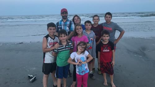 Nombreux et heureux Season 2 Episode 1 - Episode 1