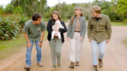 Crikey! It's the Irwins Season 4 Episode 1 - Robert's Great Gator Challenge