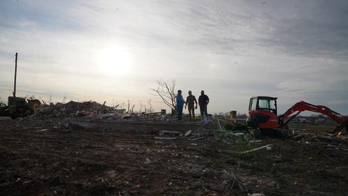 60 Minutes Season 54 Episode 14 - 12/19/2021: “The Beast,” America’s Dirty Secret, Trevor Noah