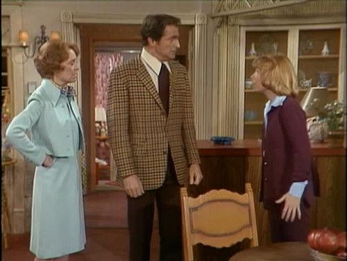 One Day at a Time Season 2 Episode 4 - The Runaways (4)