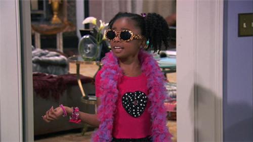 Jessie Season 1 Episode 24 - Cattle Calls & Scary Walls