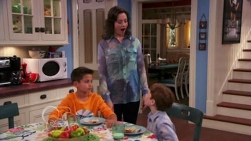 Liv and Maddie Season 1 Episode 16 - Shoe-A-Rooney